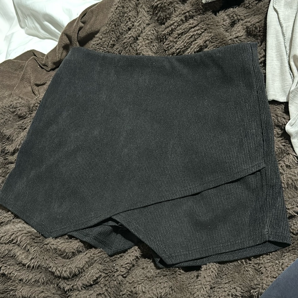Black skort